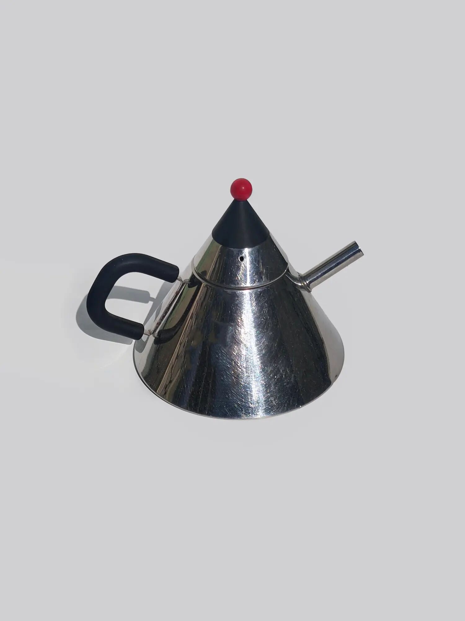 Memphis conical teapot