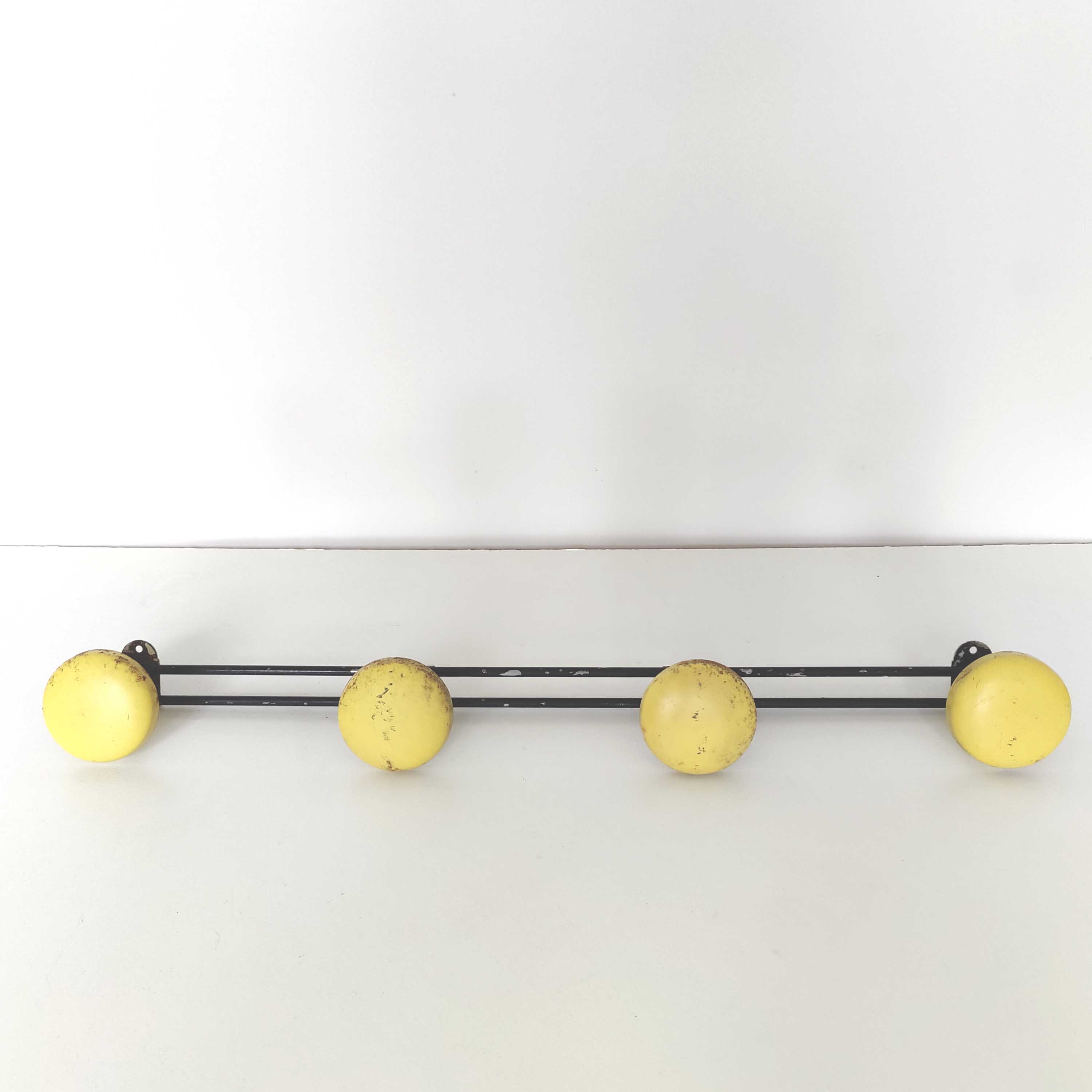 Workshop coat rack 4 metal hooks