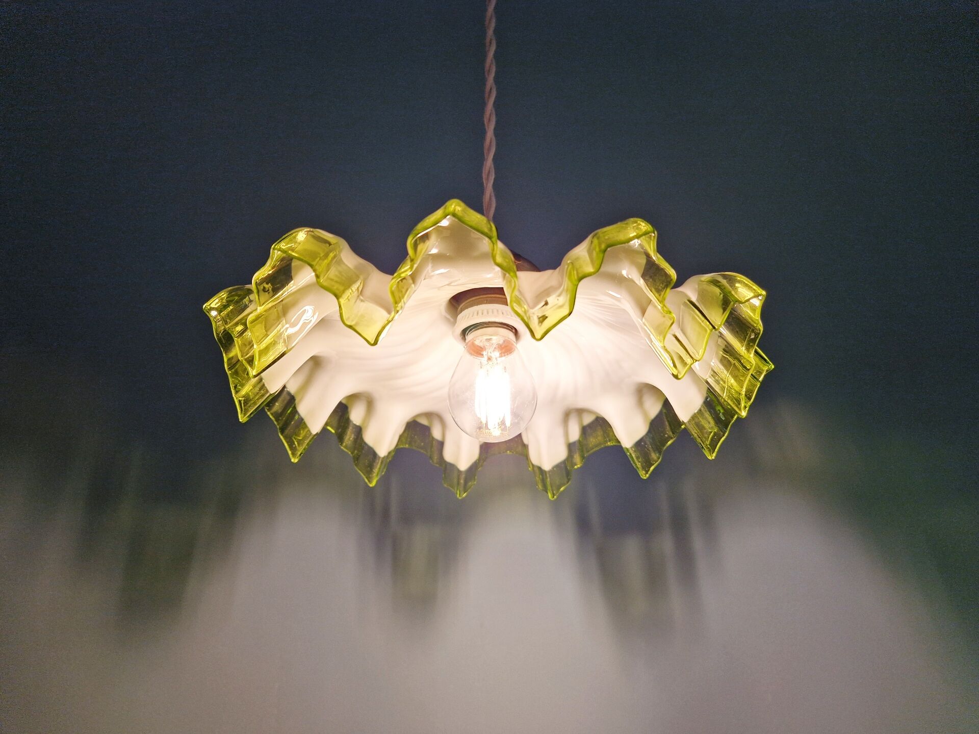 Art Deco suspension in white opaline with a scalloped design, 1920-30.