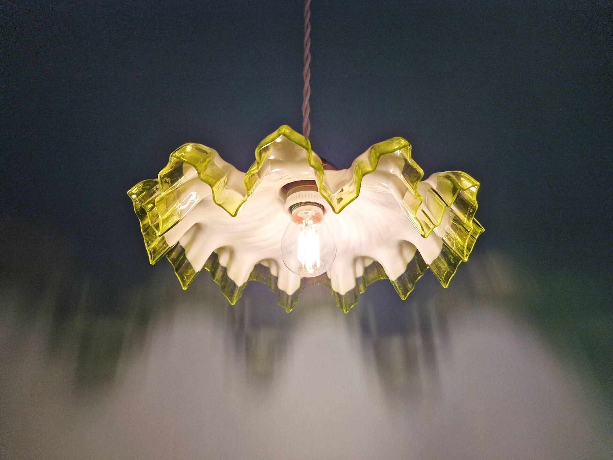 Art Deco suspension in white opaline with a scalloped design, 1920-30.