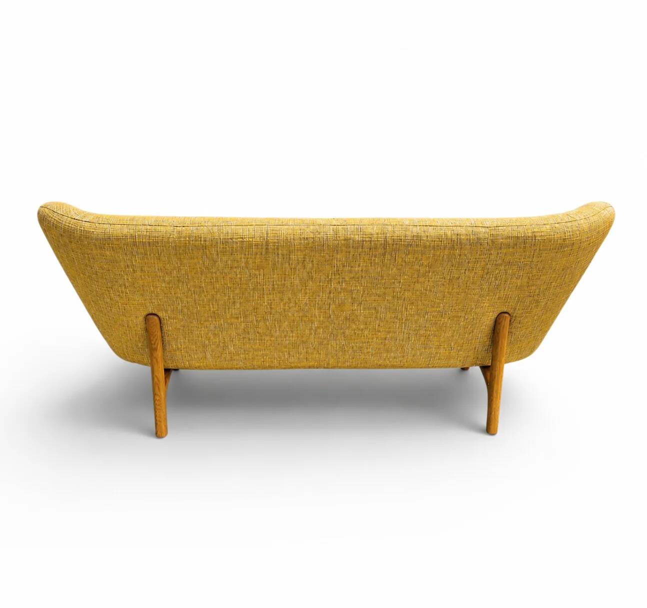 Retro revival Leolux by Jan Armgardt / The JULITA sofa by Leolux