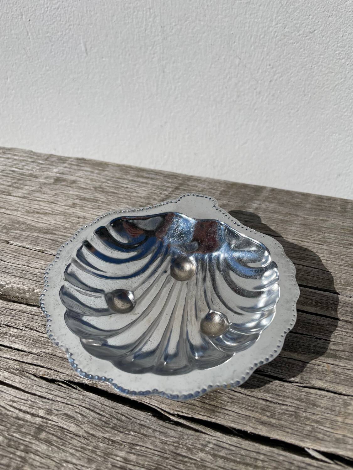 Silver-plated metal shell butter dish