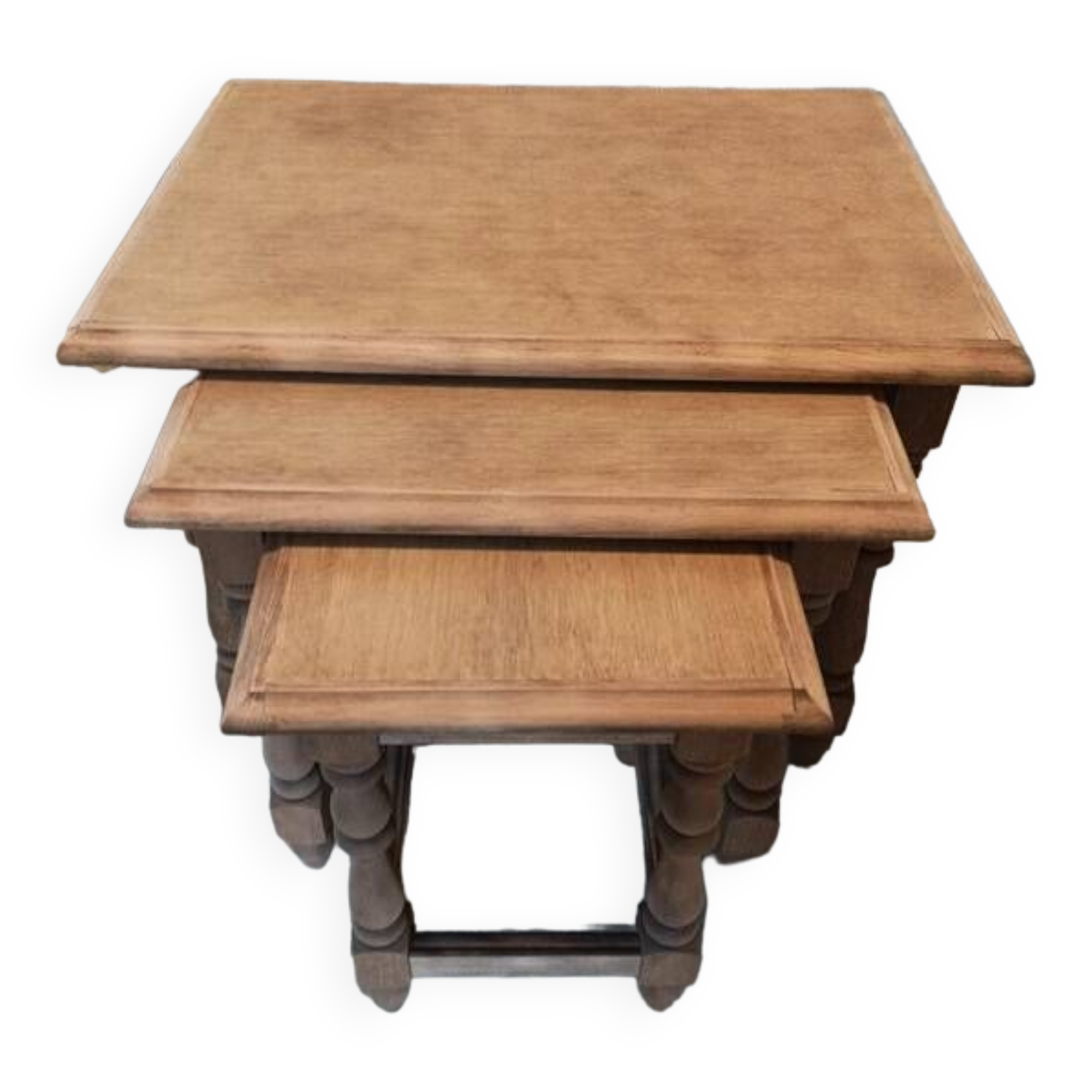 Air-glued solid wood nesting table