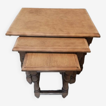 Air-glued solid wood nesting table