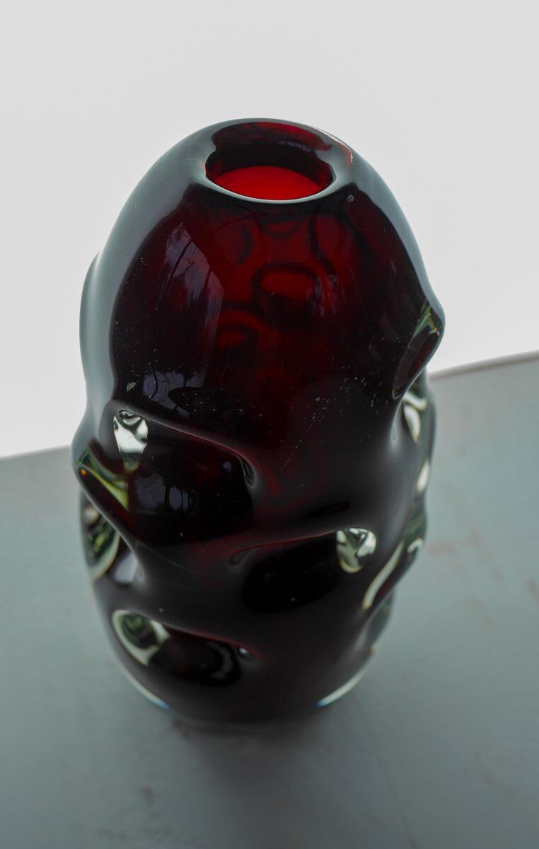 Mid-century modern handmade crystal vase in dark red by Börne Augustsson for Åseda