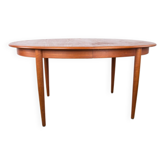 Danish oval teak dining table by Gudme Mobelfabrik 1960.