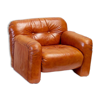 Comfortable Italian lounge chair