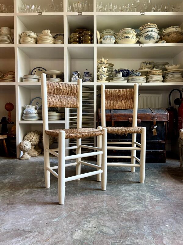 Chaise en bois écru et paille tressée