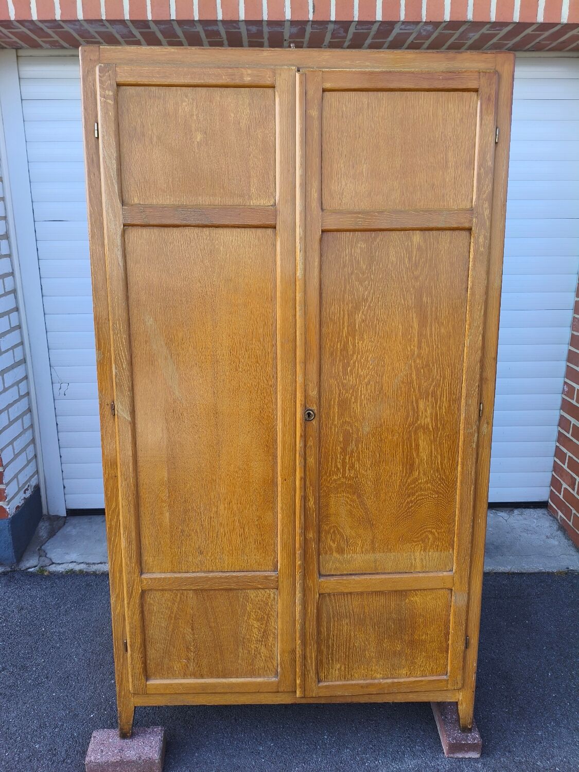 Armoire parisienne vintage