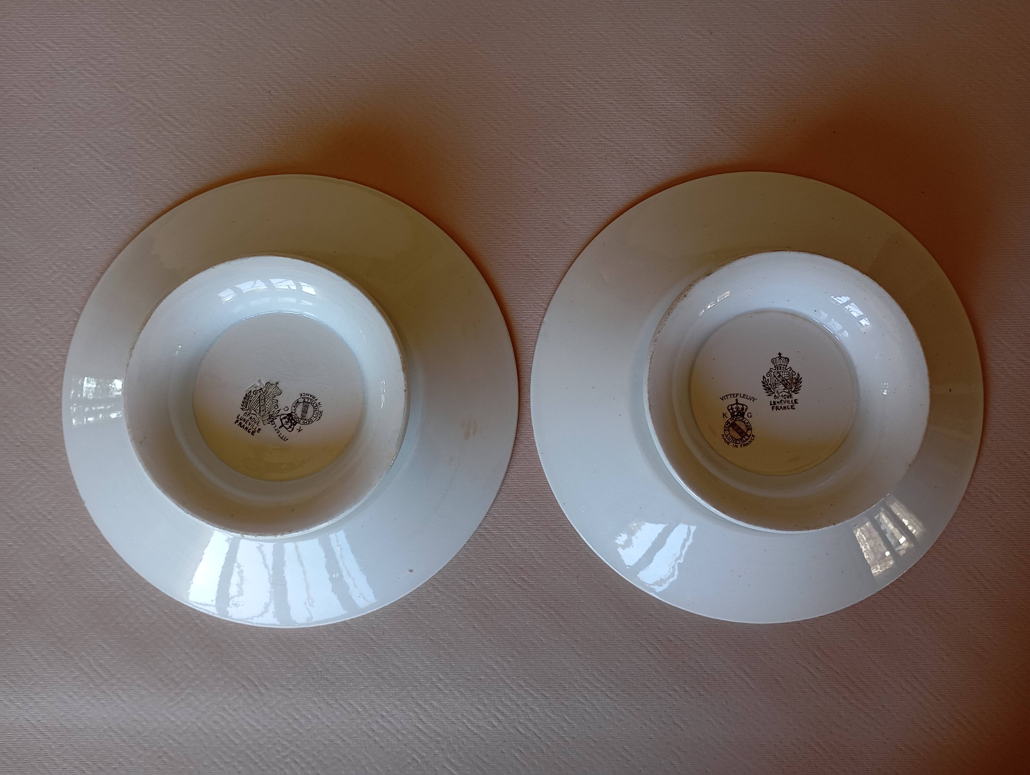 Pair of KG Lunéville "Vittefleur" pedestal dishes, early 20th century