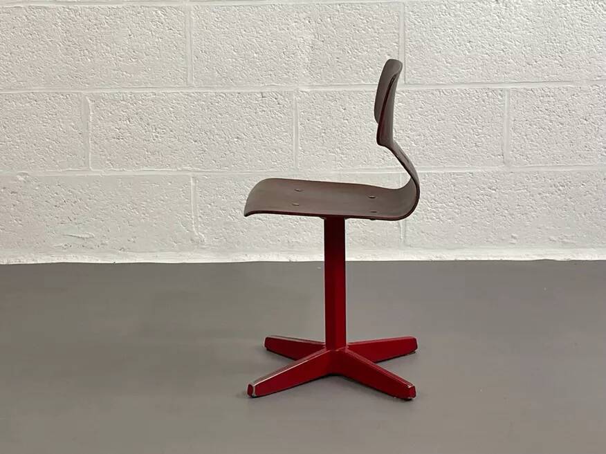 Galvanitas school chair