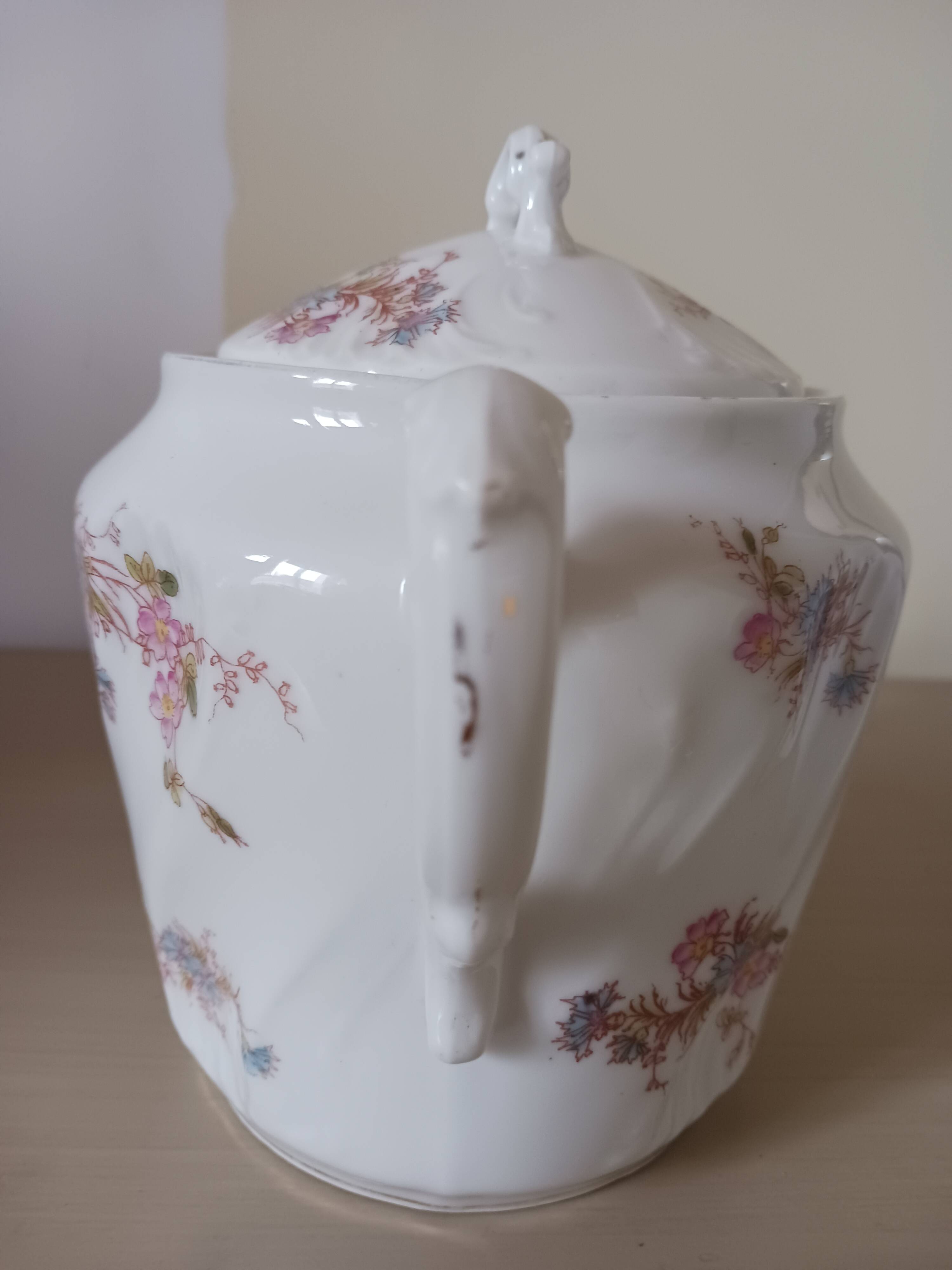 Antique porcelain sugar bowl, late 19th century.