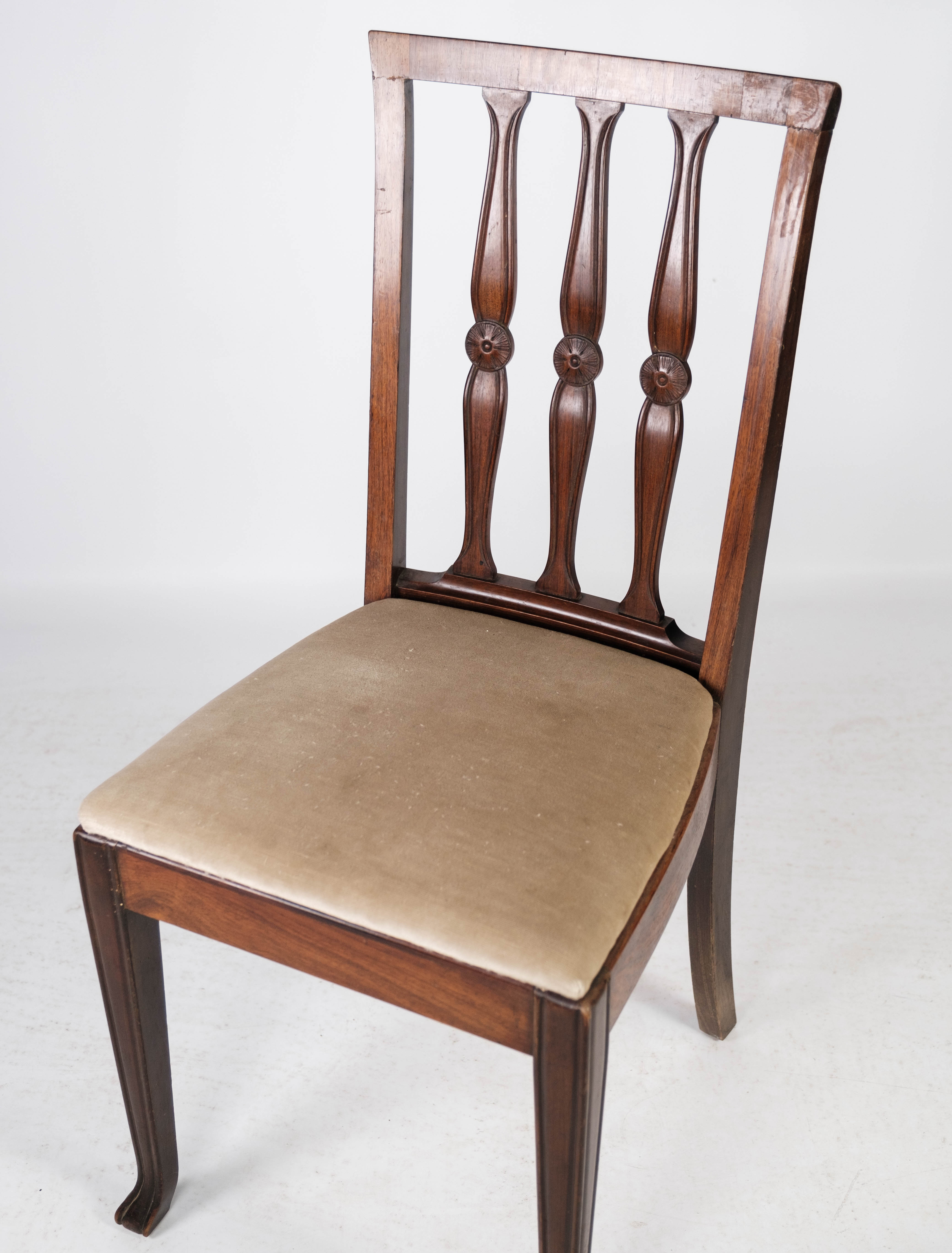 Set of four dining room chairs in rosewood and upholstered with light fabric, 1920s