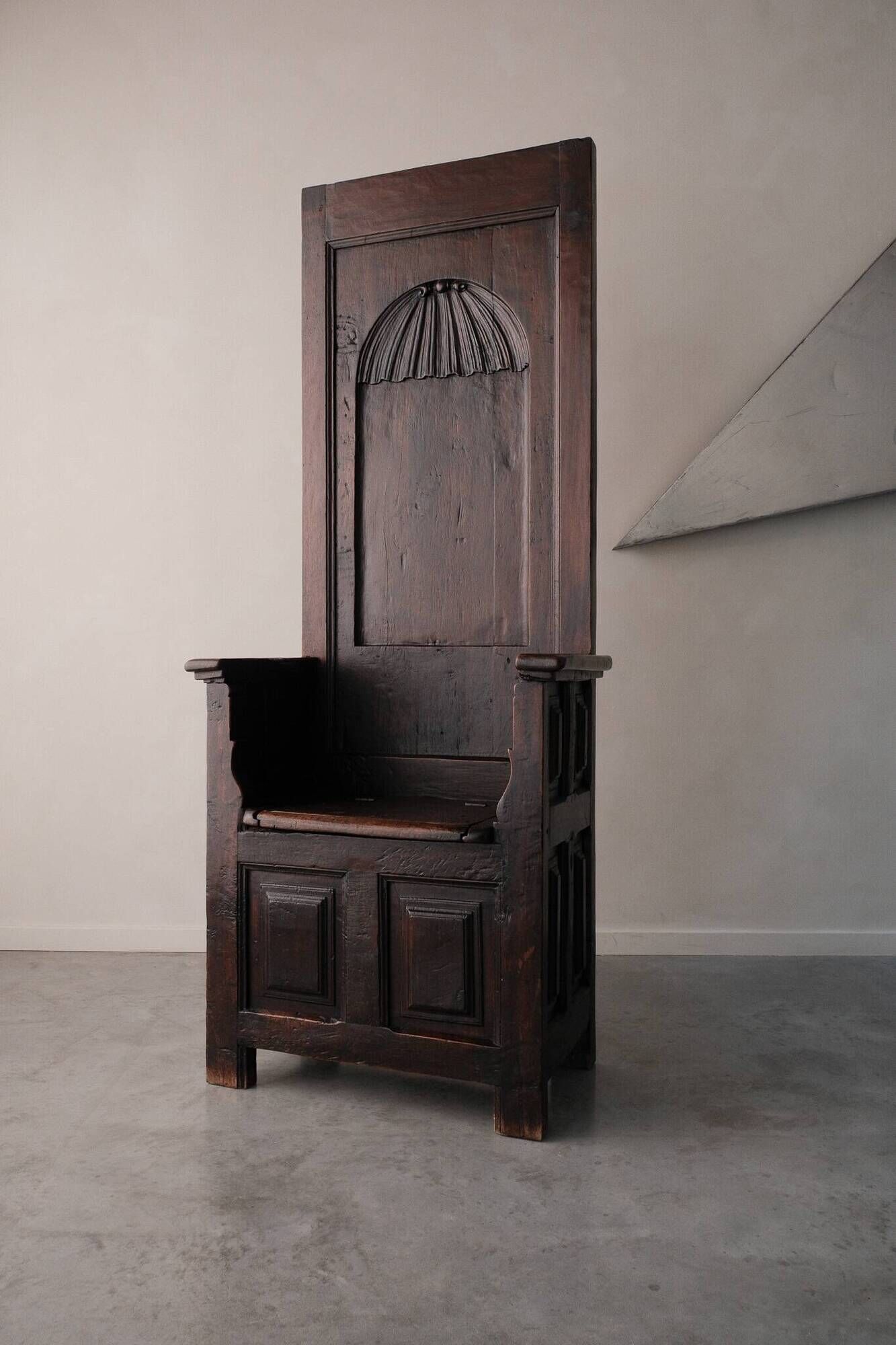 Throne chair in solid oak, renaissance