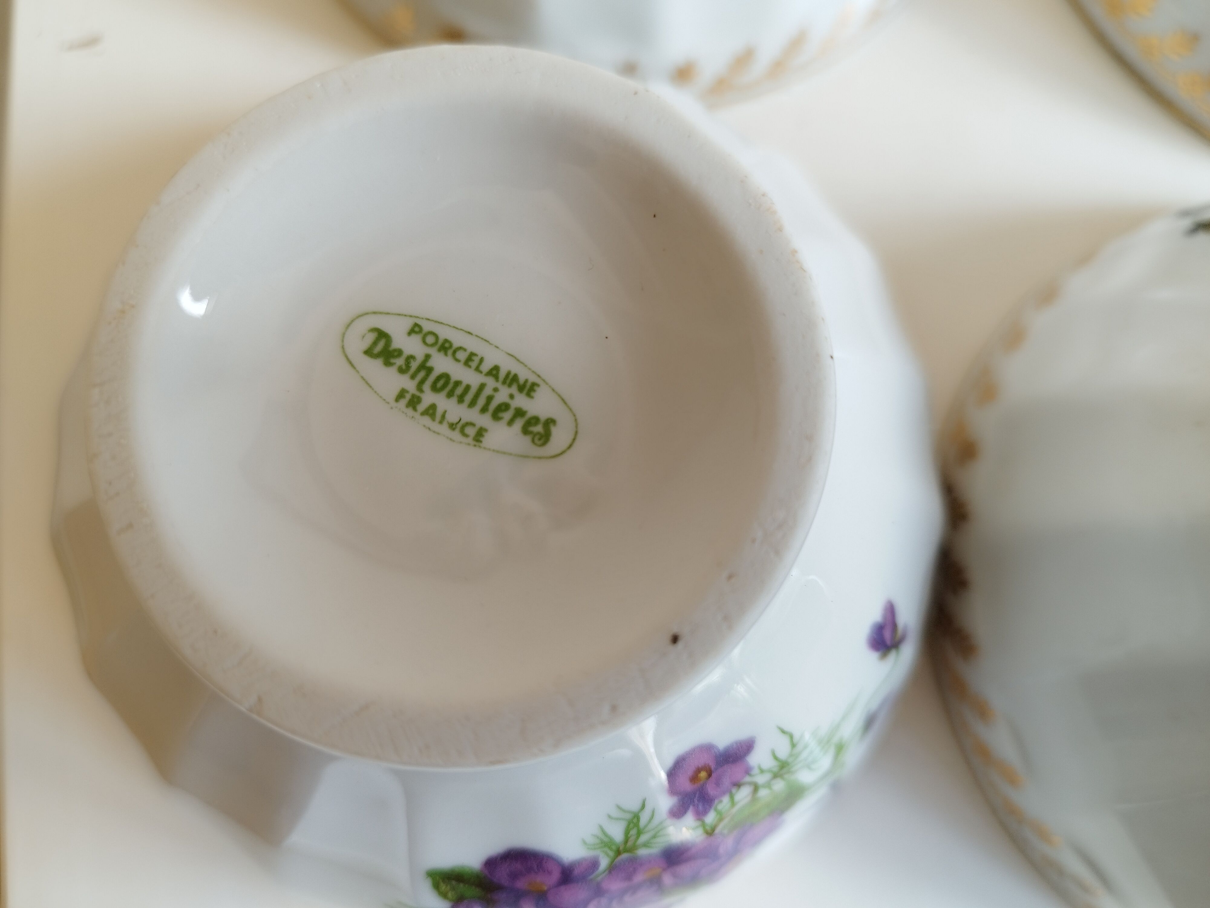 Set of 4 porcelain bowls