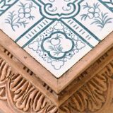 Very large ironstone trivet, 19th century, The Favorite bird