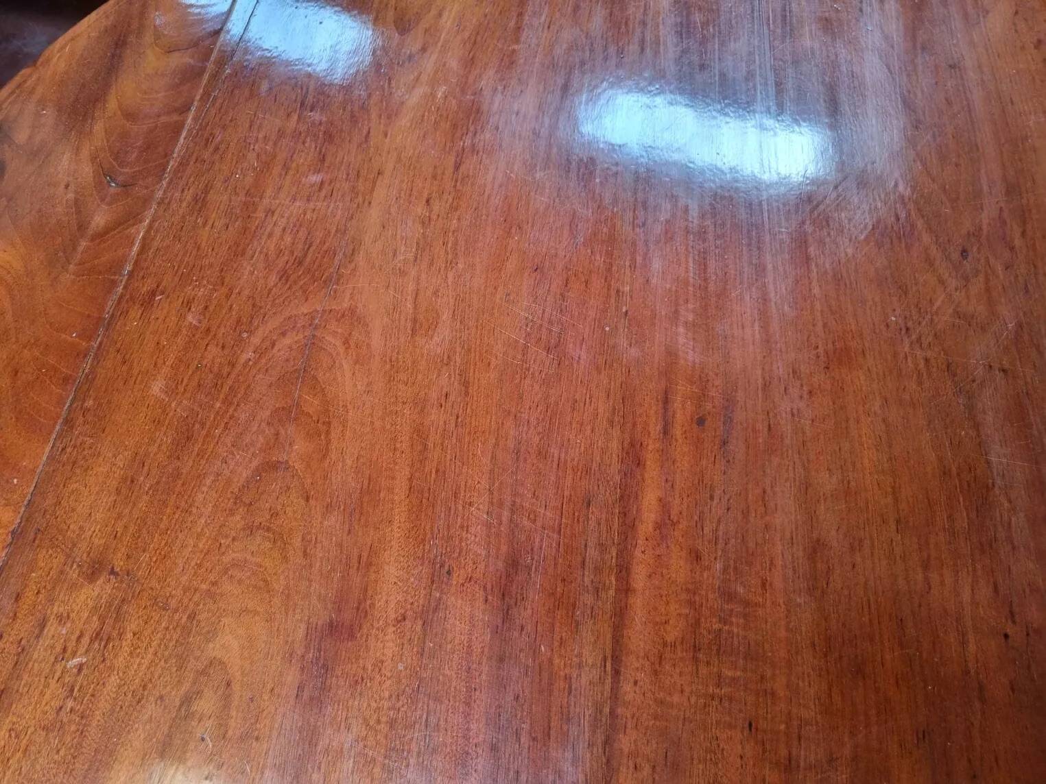 Round mahogany table - Early 20th century