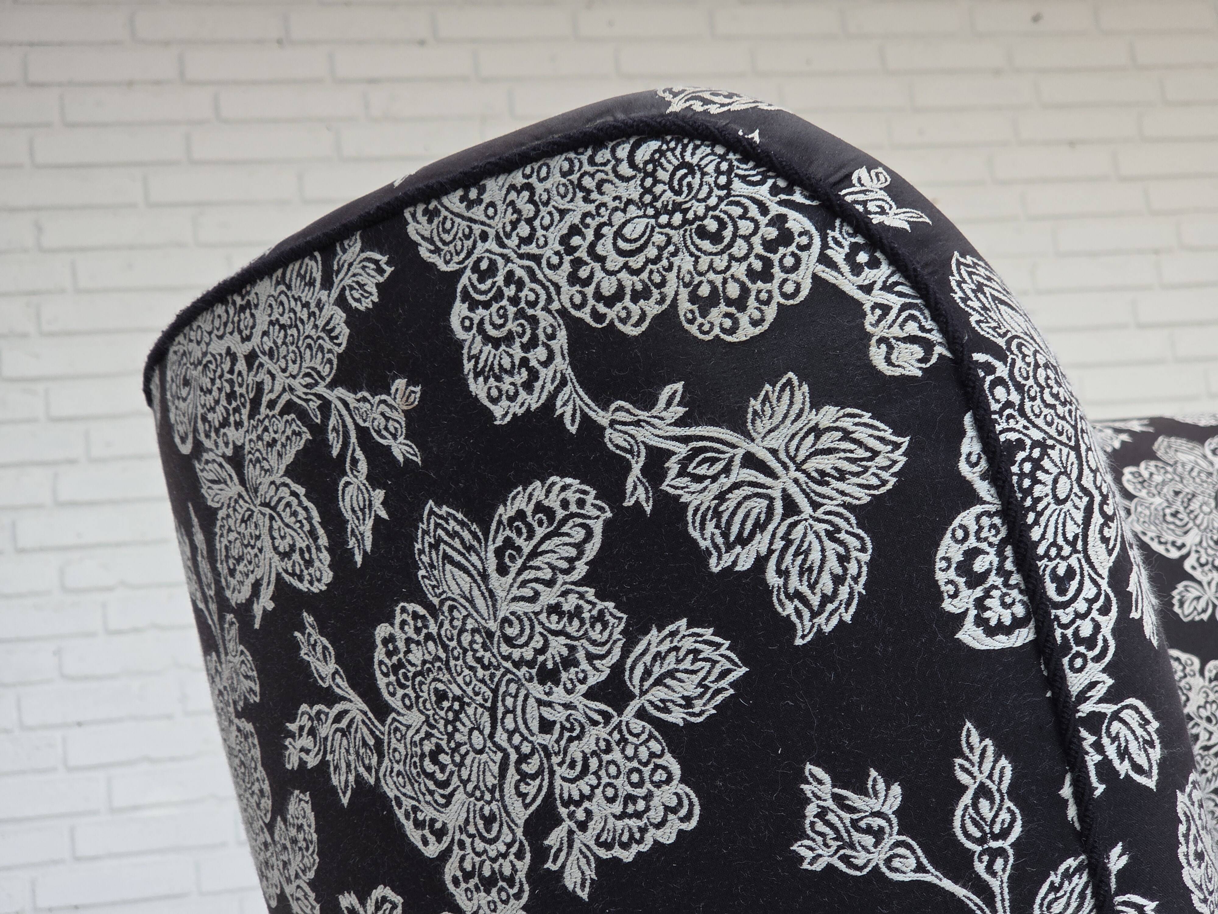 Canapé danois 2 places "Banan" des années 1960, tissu noir-blanc, bois de hêtre.