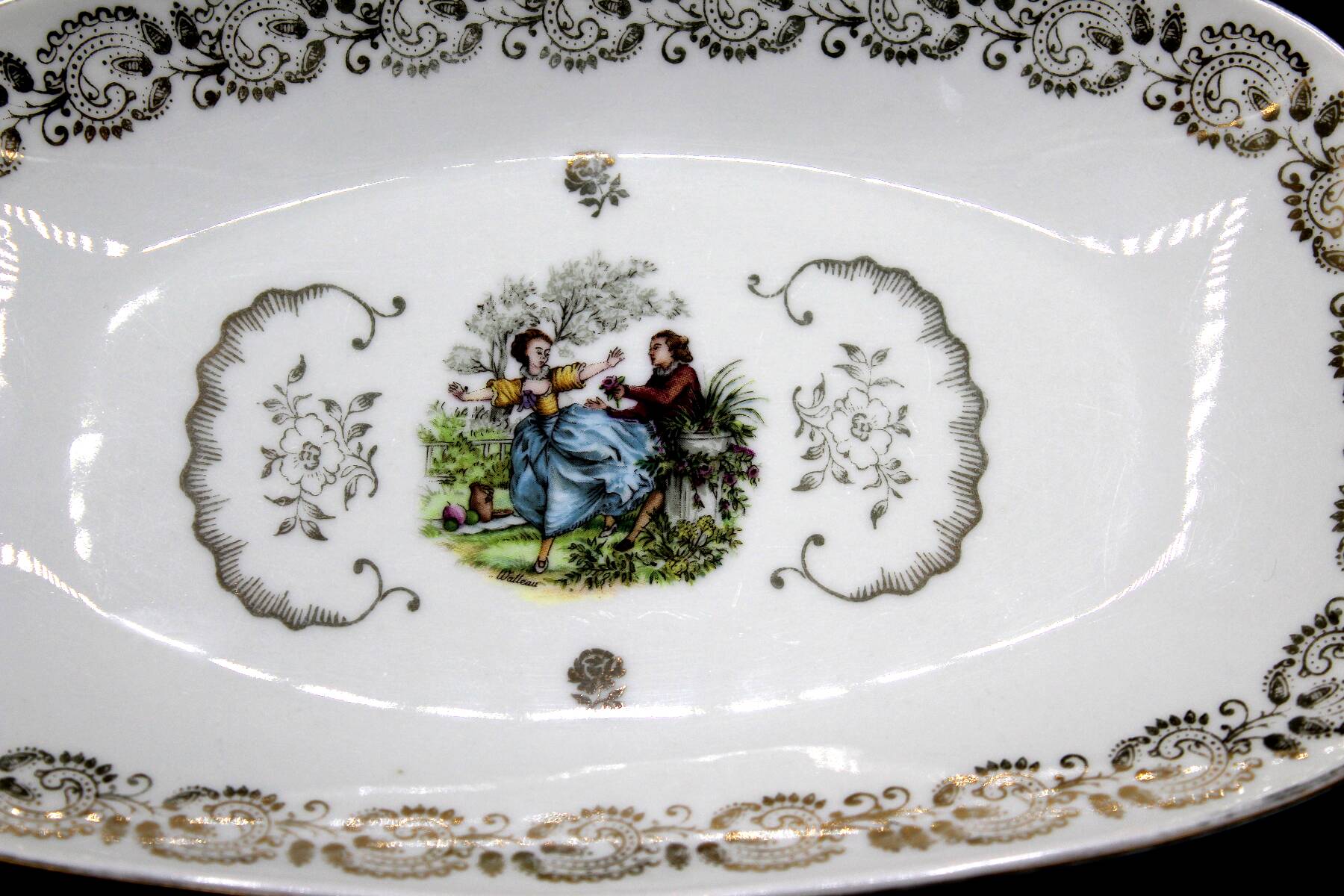 Small Dish, Ravier, Butter Dish or Empty Pocket in French Porcelain - Fragonard style pattern - 18th century
