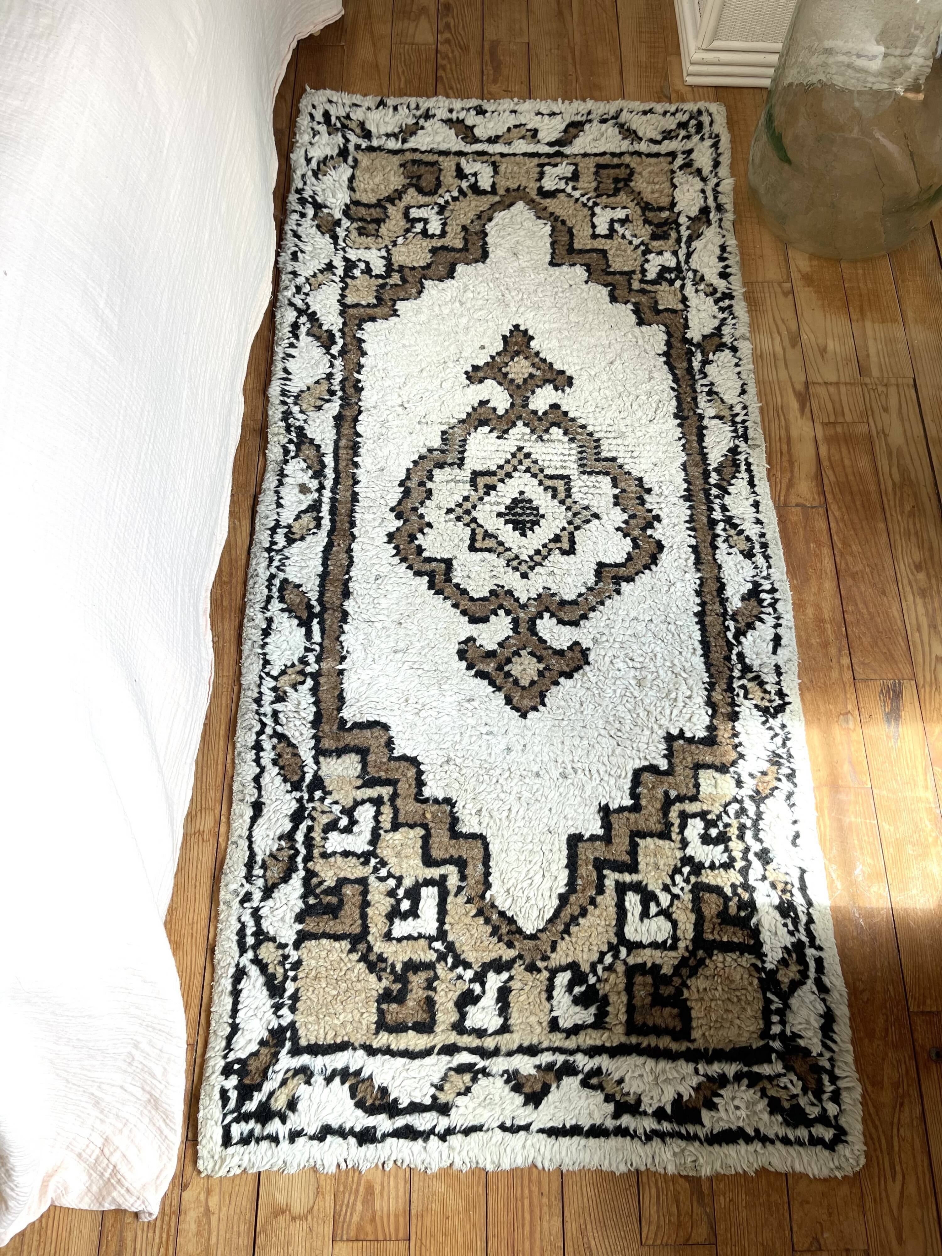 Berber wool carpet 160x70cm