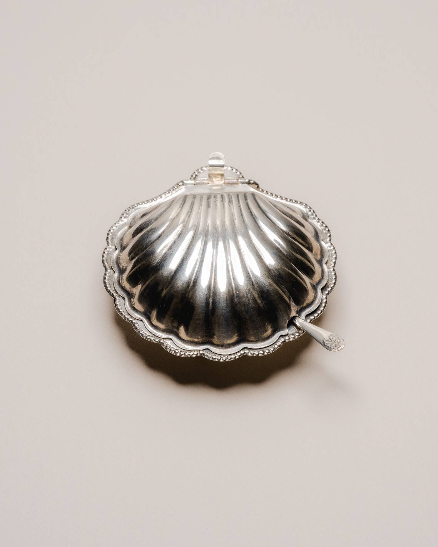 Silver-plated metal shell butter dish, 1970s