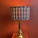 Lamp base in gilded brass, oval silk lampshade with a checkered pattern in burgundy.