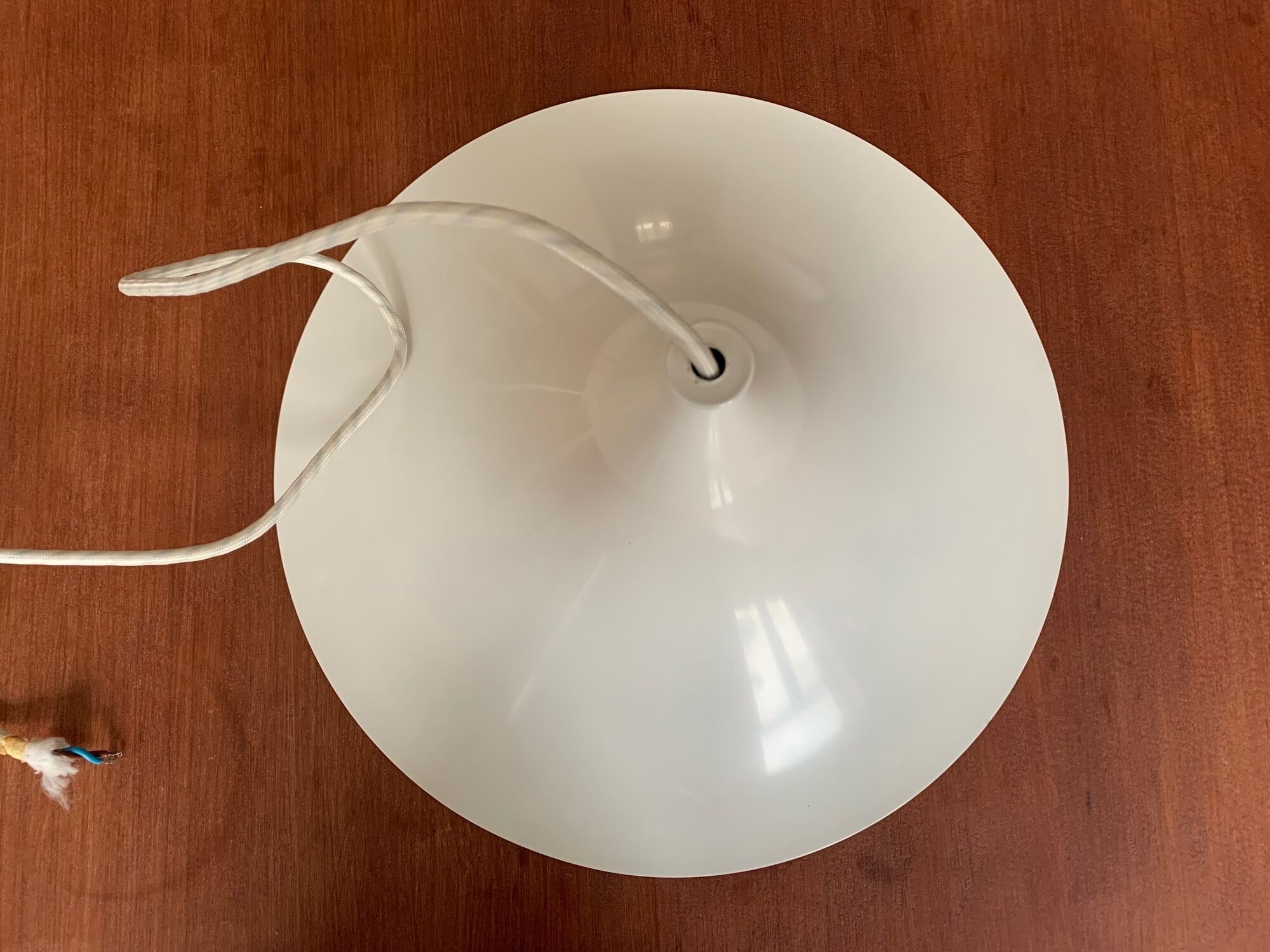 White "trumpet" lamp from the 1960s by the manufacturer AKA.