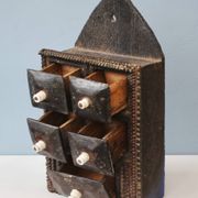 Armoire à épices d'apothicaire de cuisine en bois sculpté primitif