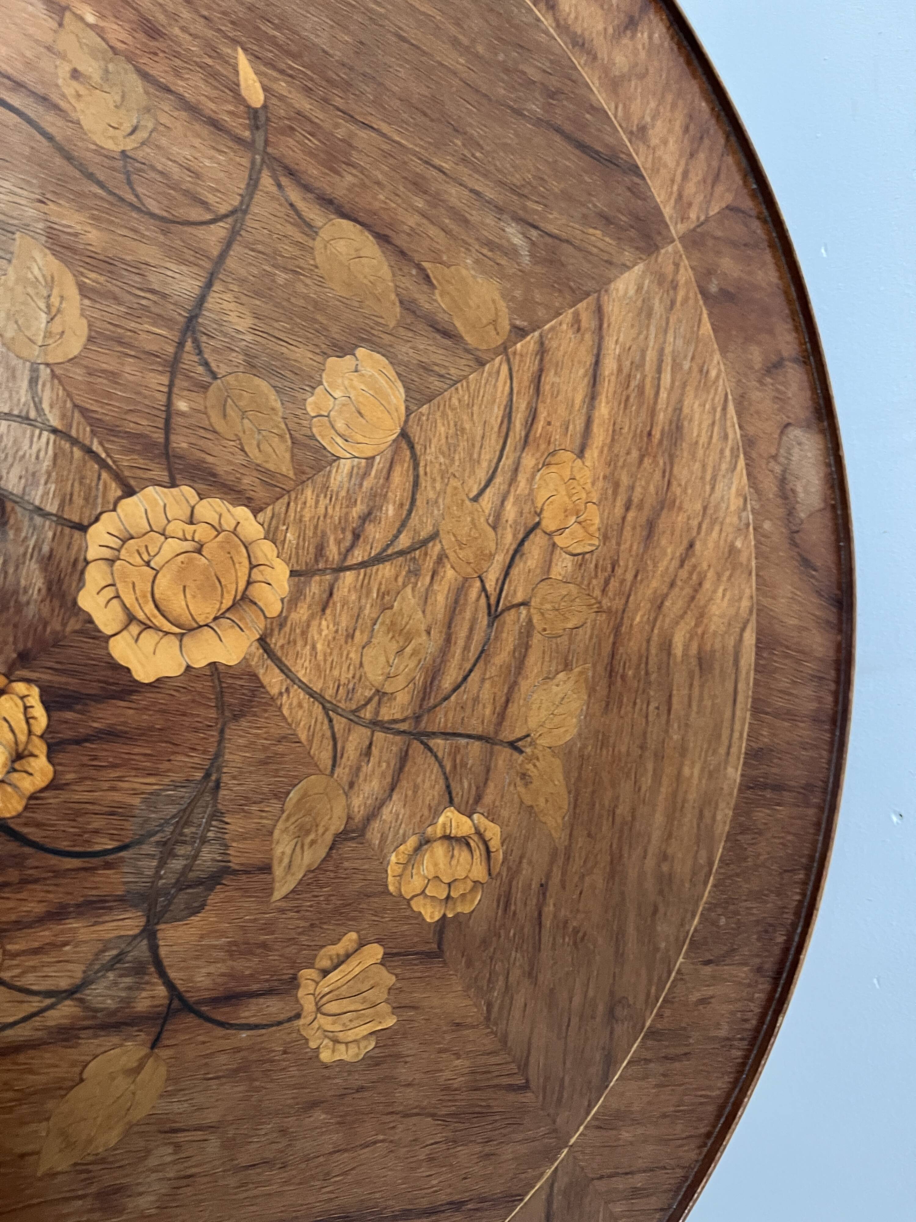 Louis XV style marquetry wood side table, 20th century