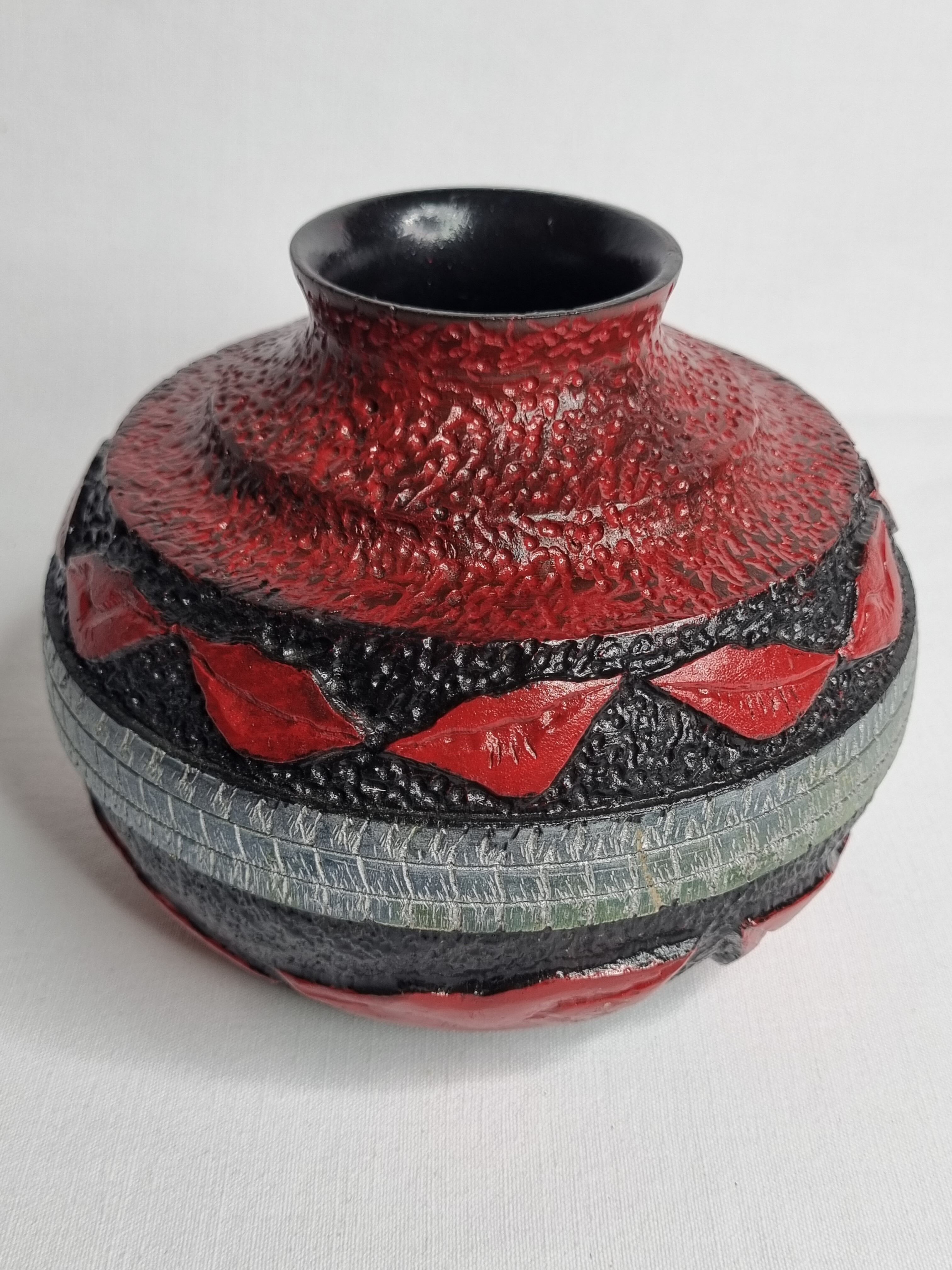 Decorative birch ball vase "kisses" signed, 12.5 cm