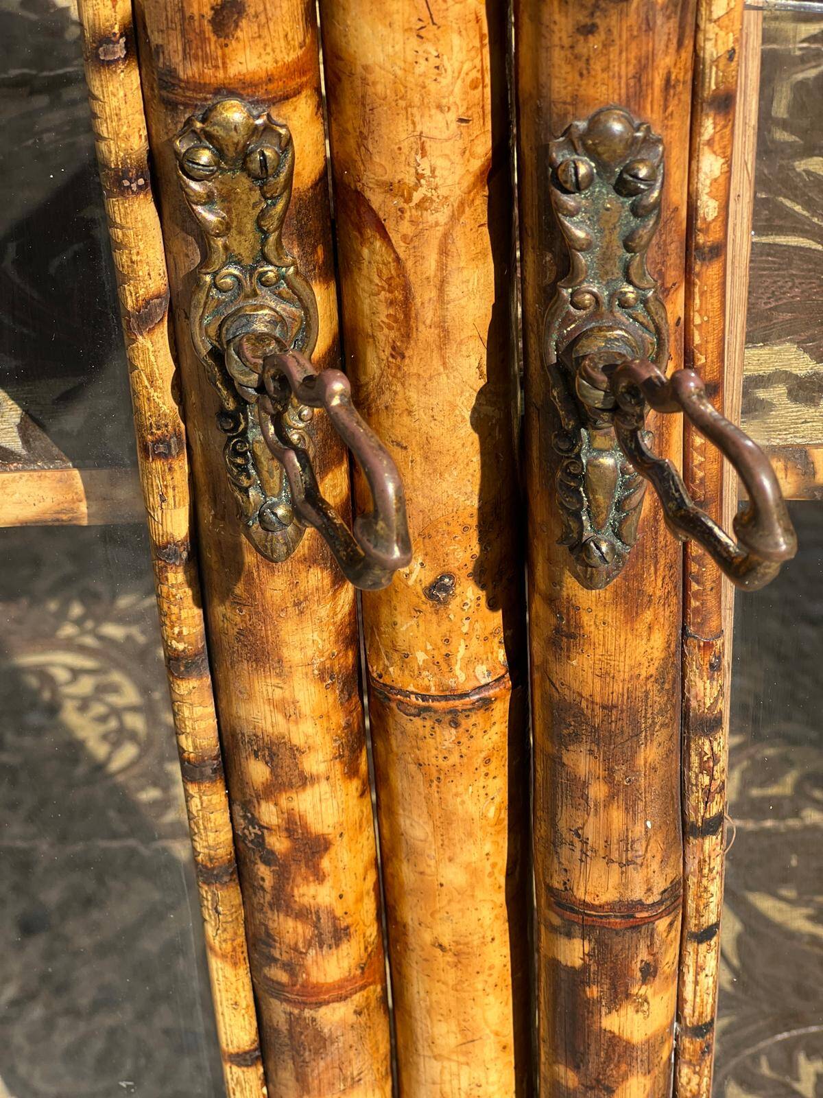 Armoire anglaise en bambou et laque du XIXe siècle, 1890