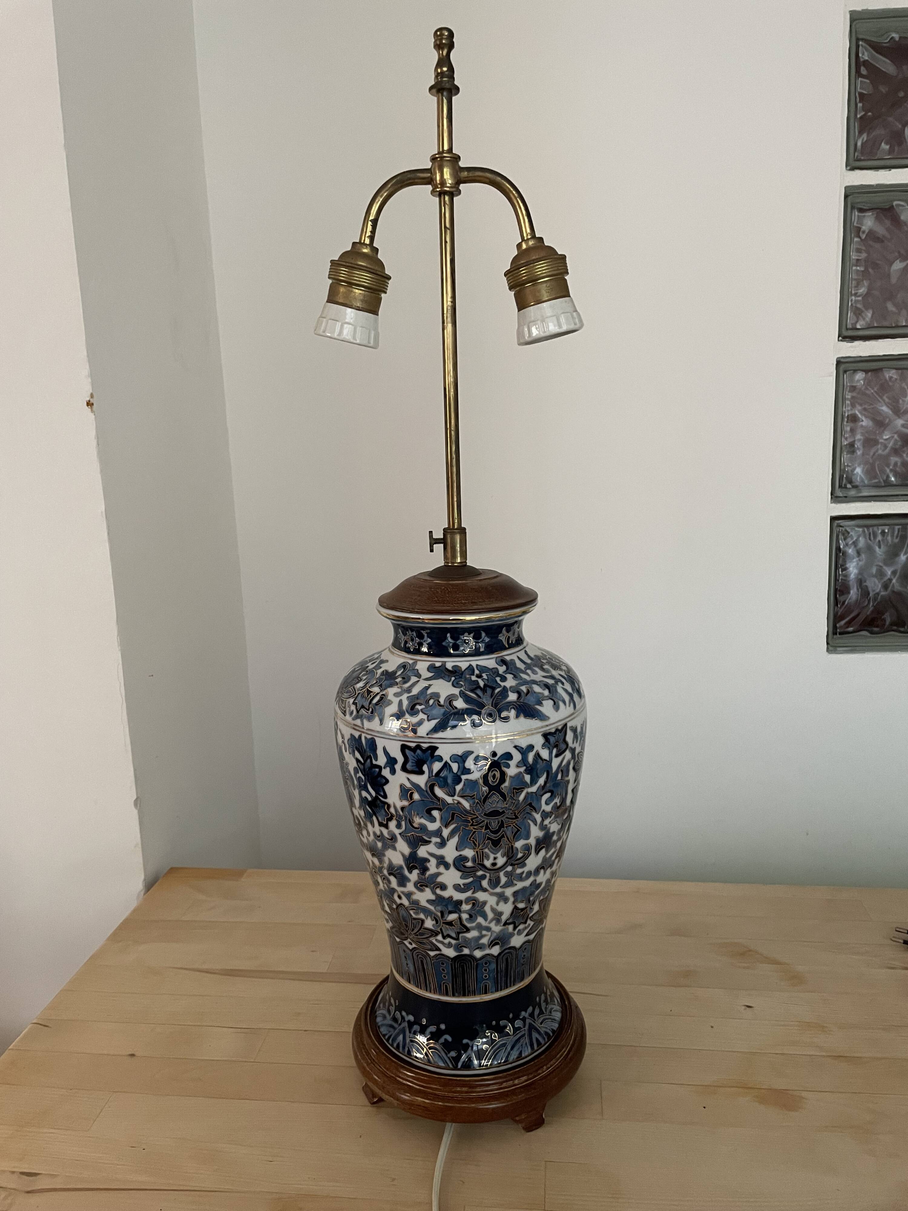 Chinese porcelain table lamp