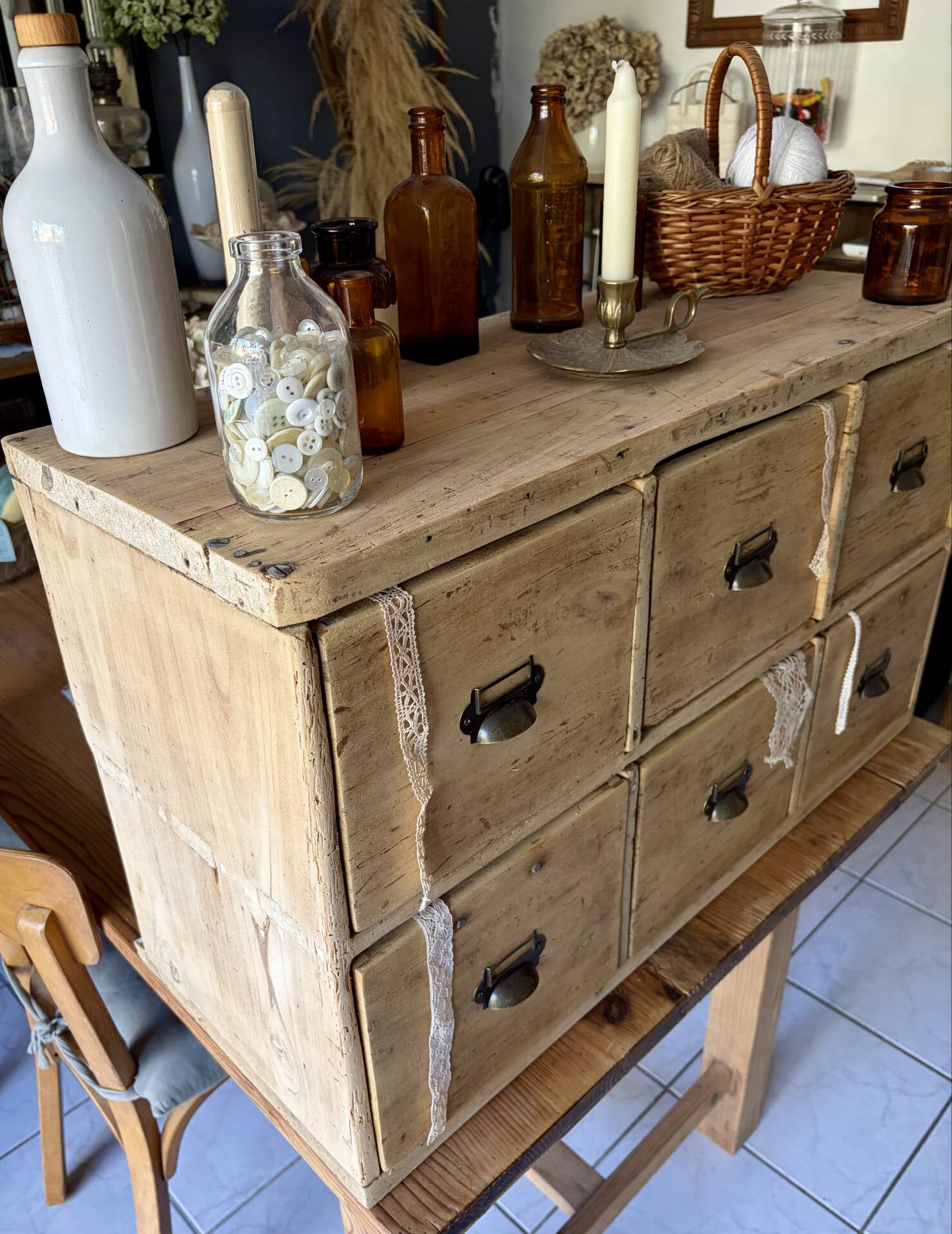 Workshop cabinet with drawers