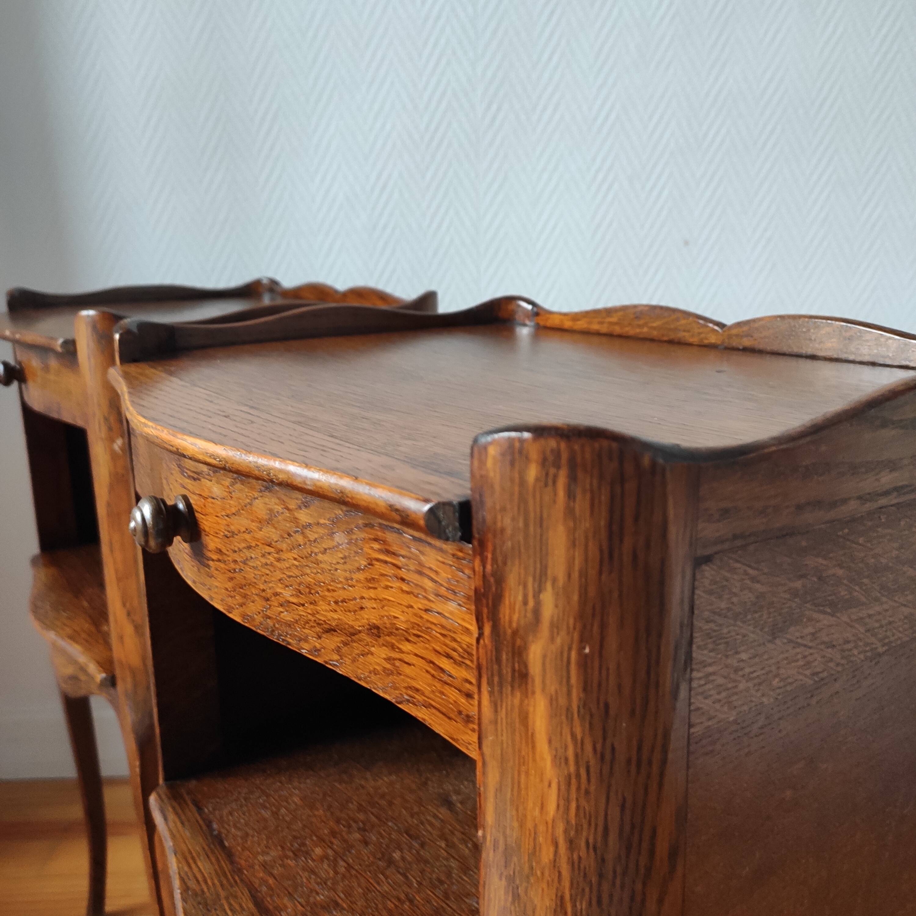 Paire de tables de chevet classique Louis xv