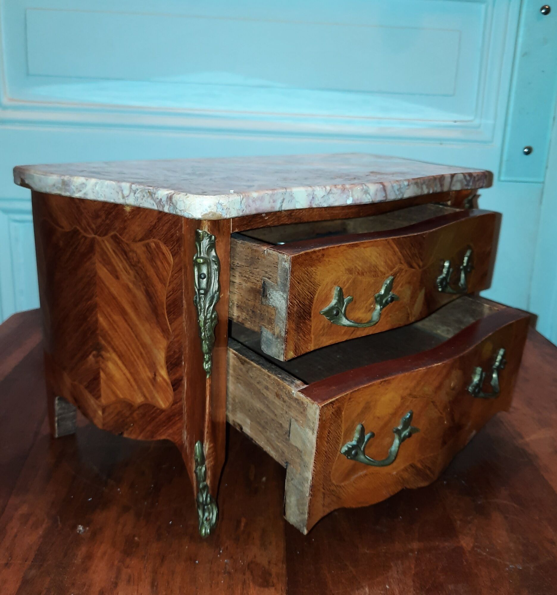 Miniature chest of drawers in Louis XV style marquetry