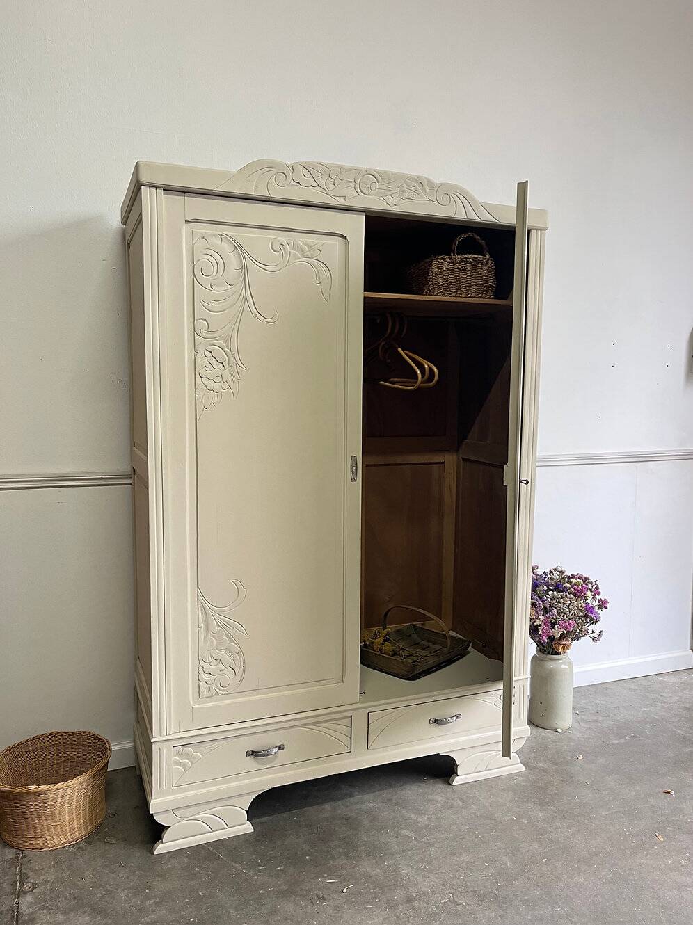 Armoire art déco grège