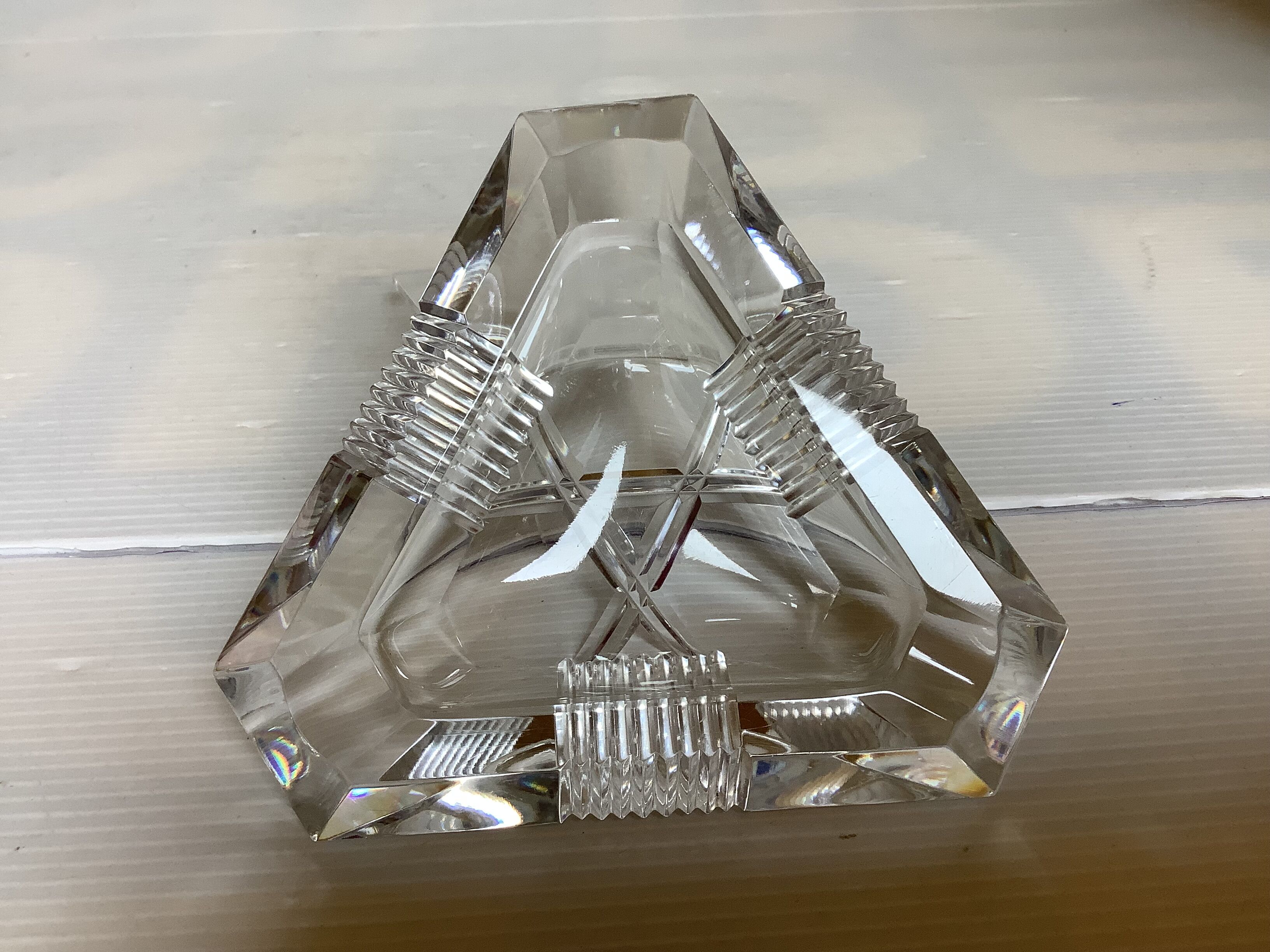 Triangular ashtray and pocket tray