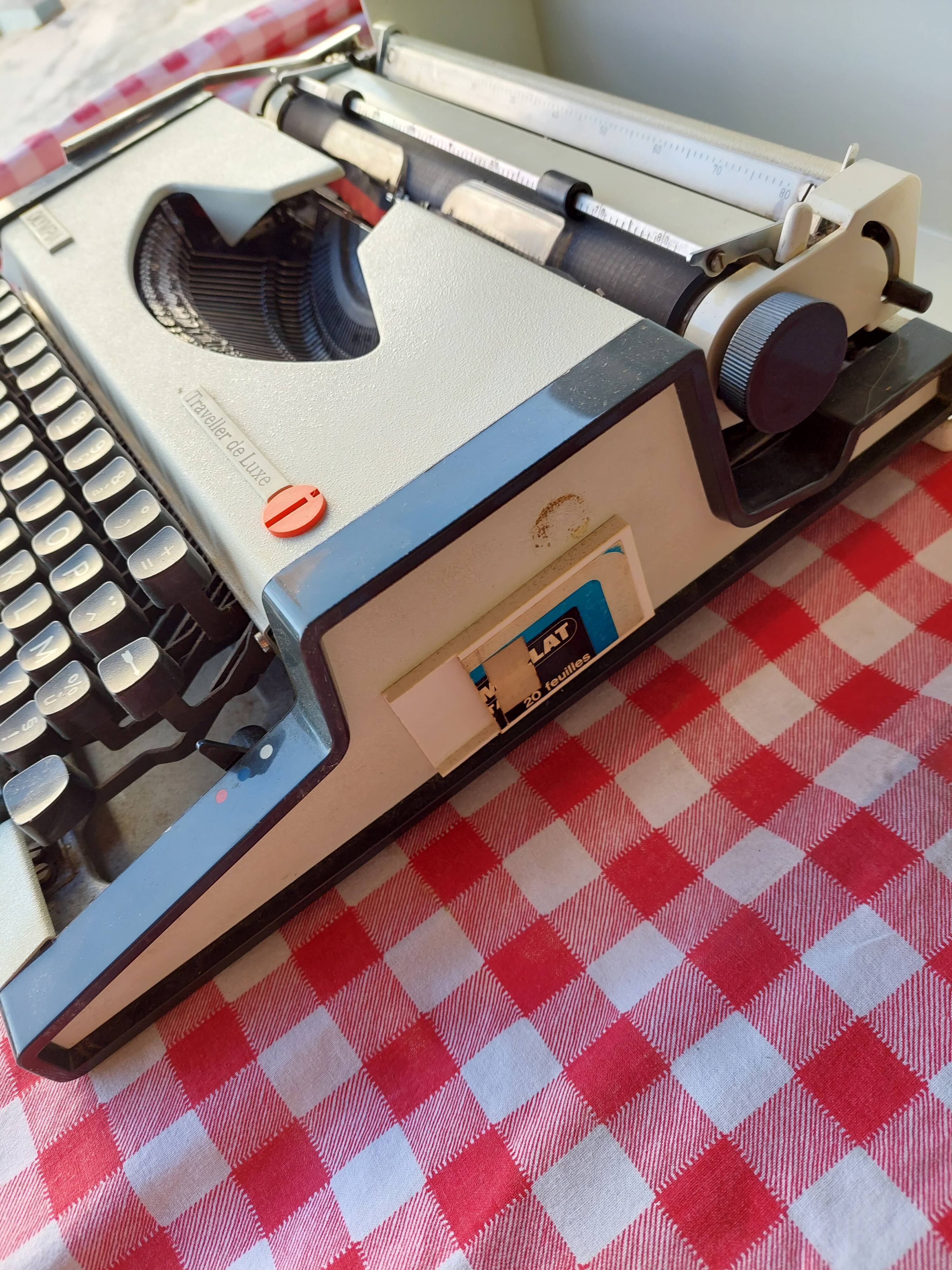 Olympia Traveller Deluxe Typewriter