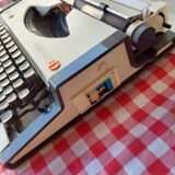 Olympia Traveller Deluxe Typewriter