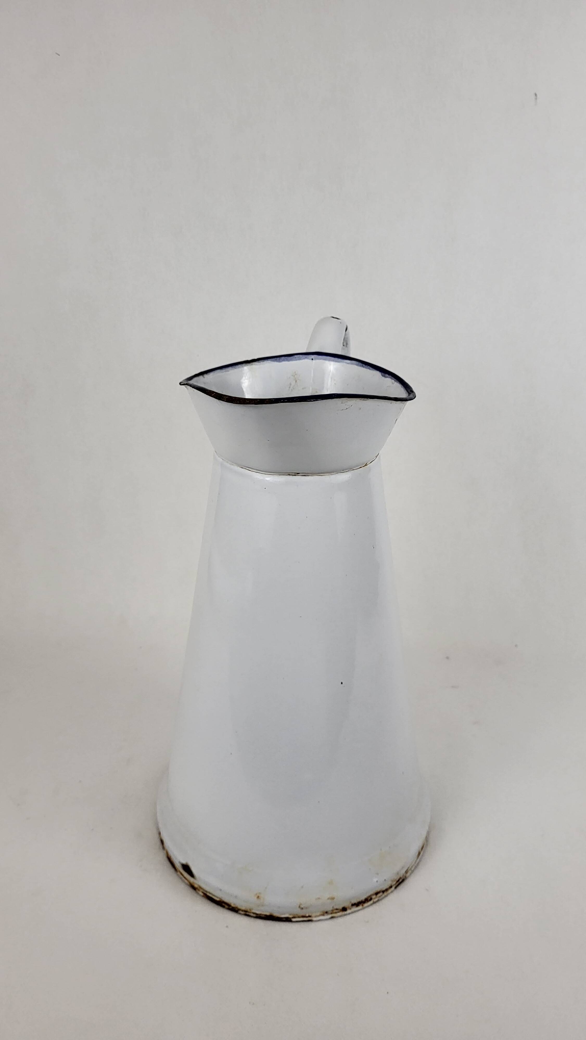 Enamelled sheet metal jug