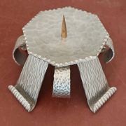 Paire de bougeoirs brutalistes en aluminium martelé, années 1970