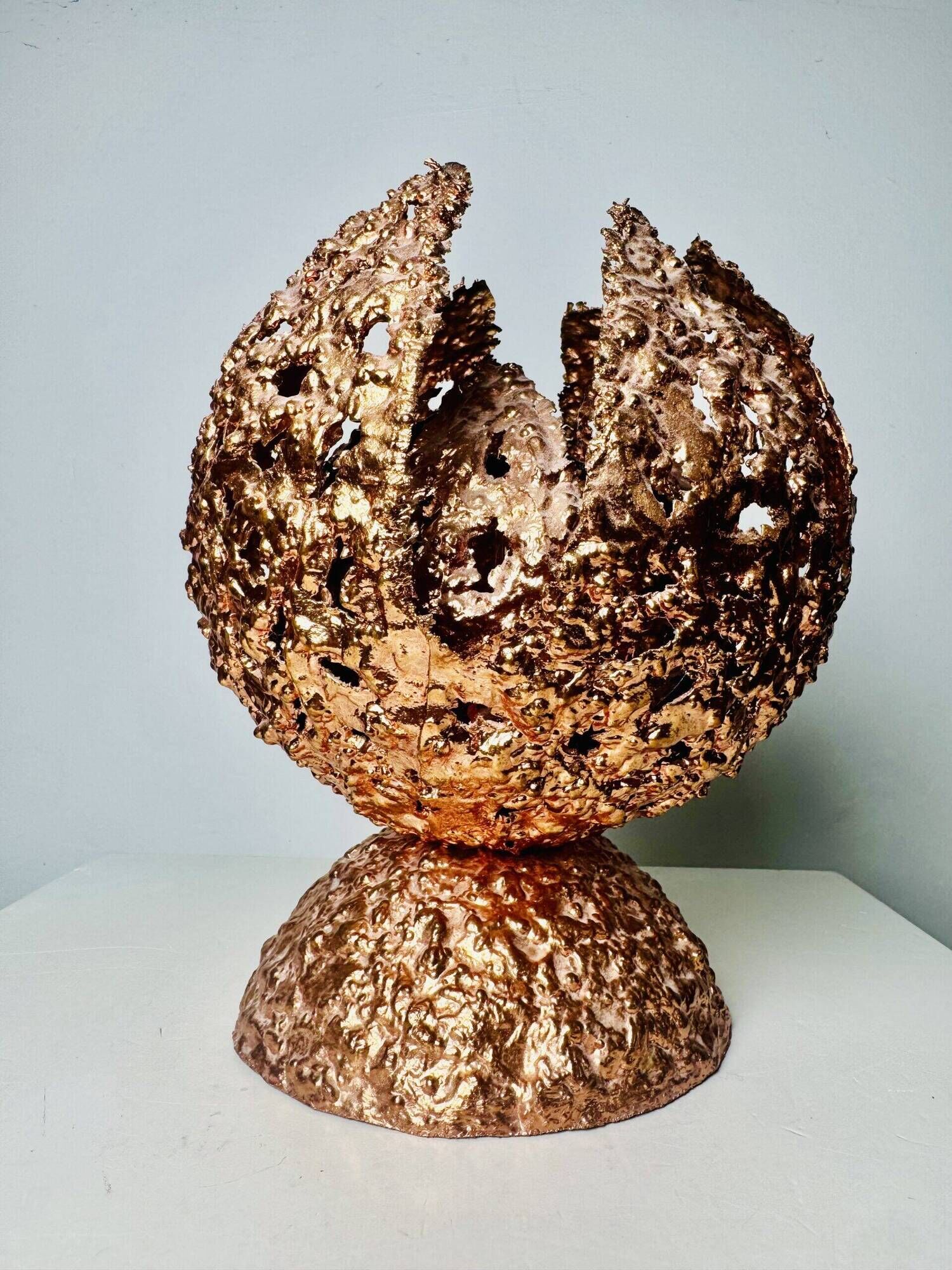 Sculptural Brutalist Table Lamp In Copper By Aimo Tukiainen For Oy Moonlight, Finland 1970S