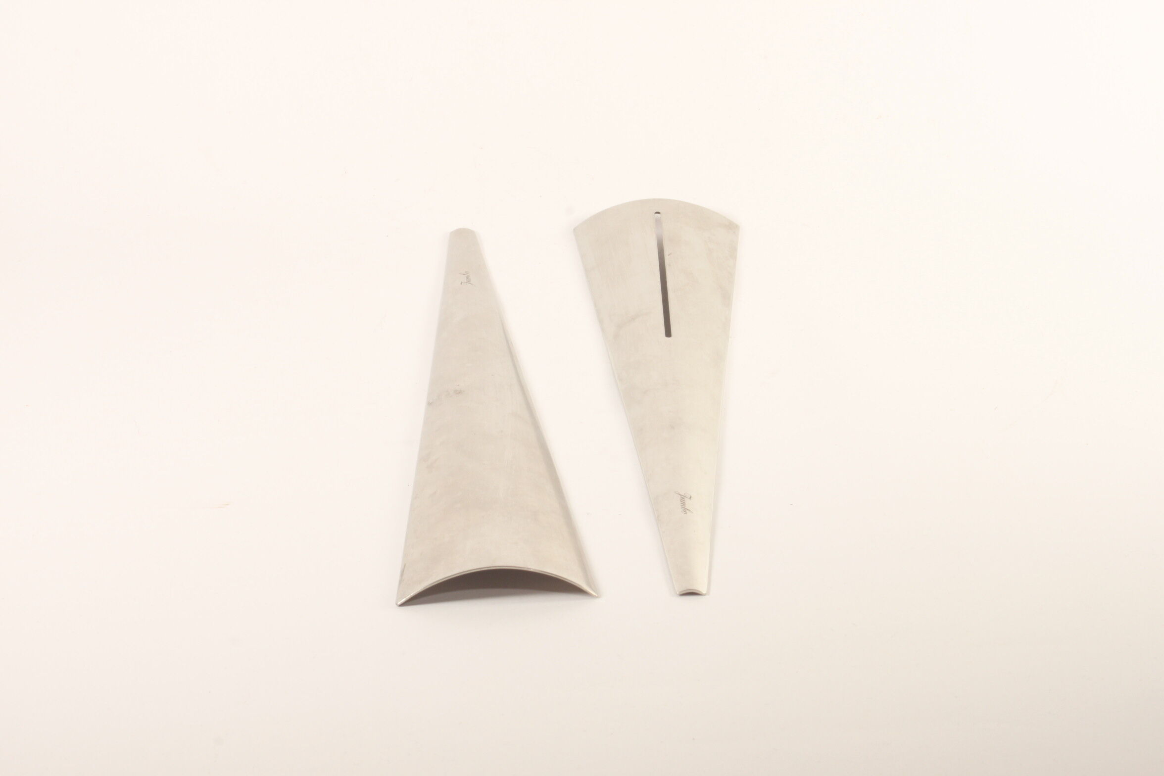 Minimalist triangular salad serving spoons by Jumbo.