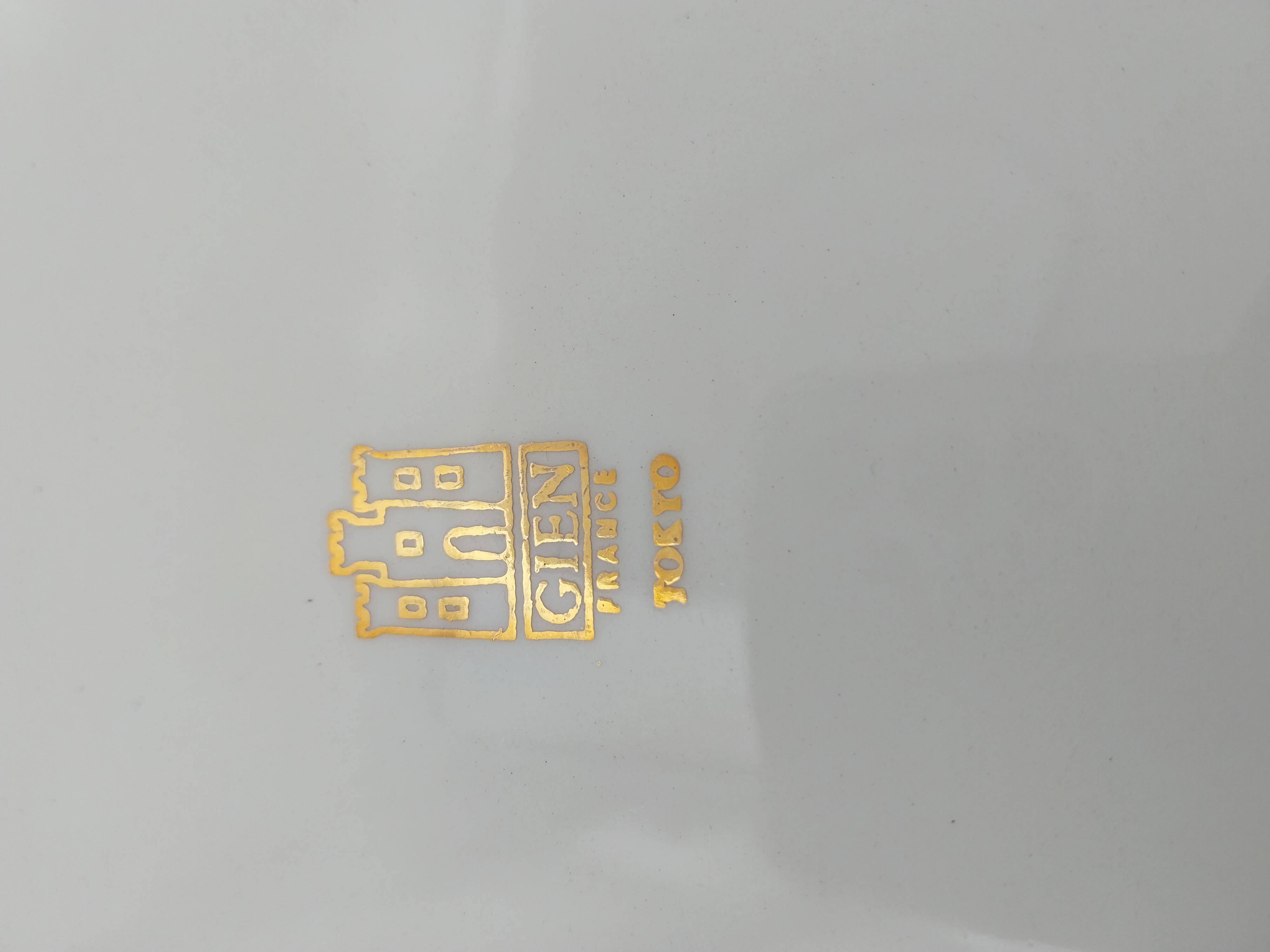 2 Tokyo Gien square plates