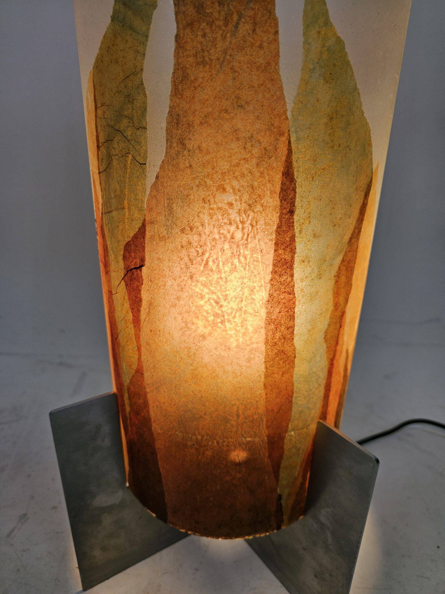 Italian table lamp with leaf theme