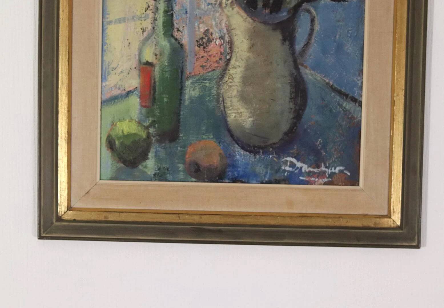 Bouquet rouge et bouteille de vin