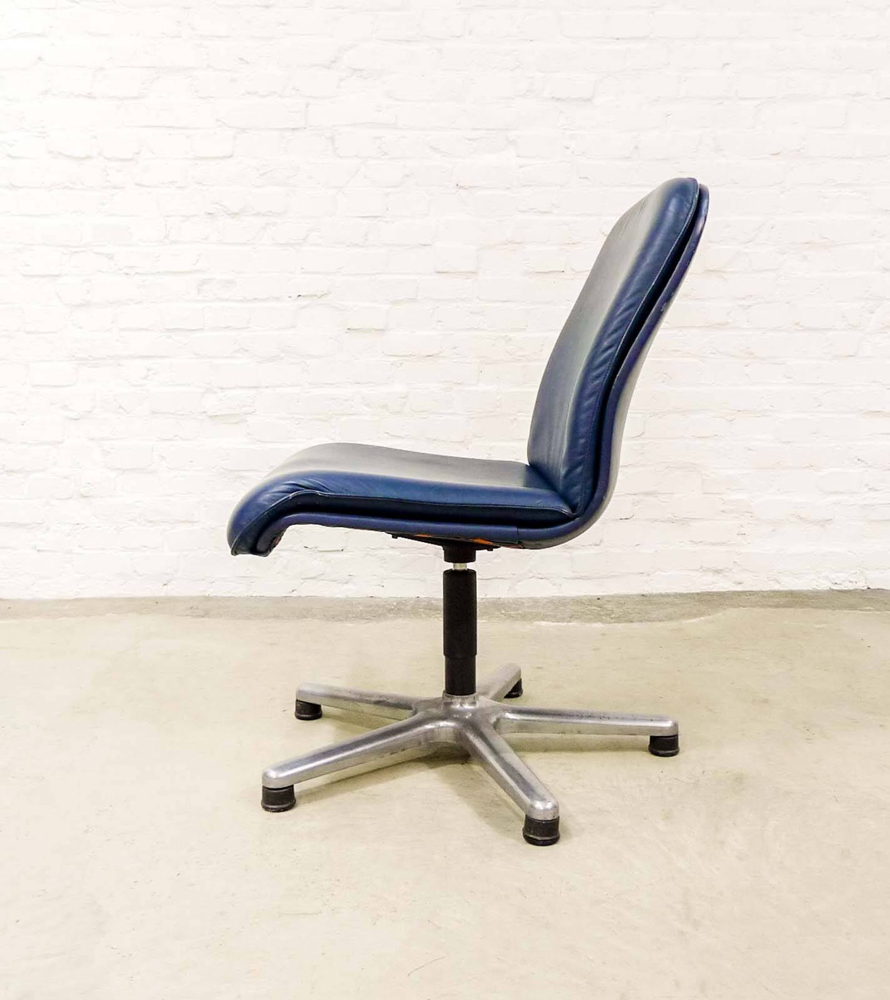 Sitag Ocean Blue Leather Executive Desk Chair. Switzerland, 1970s