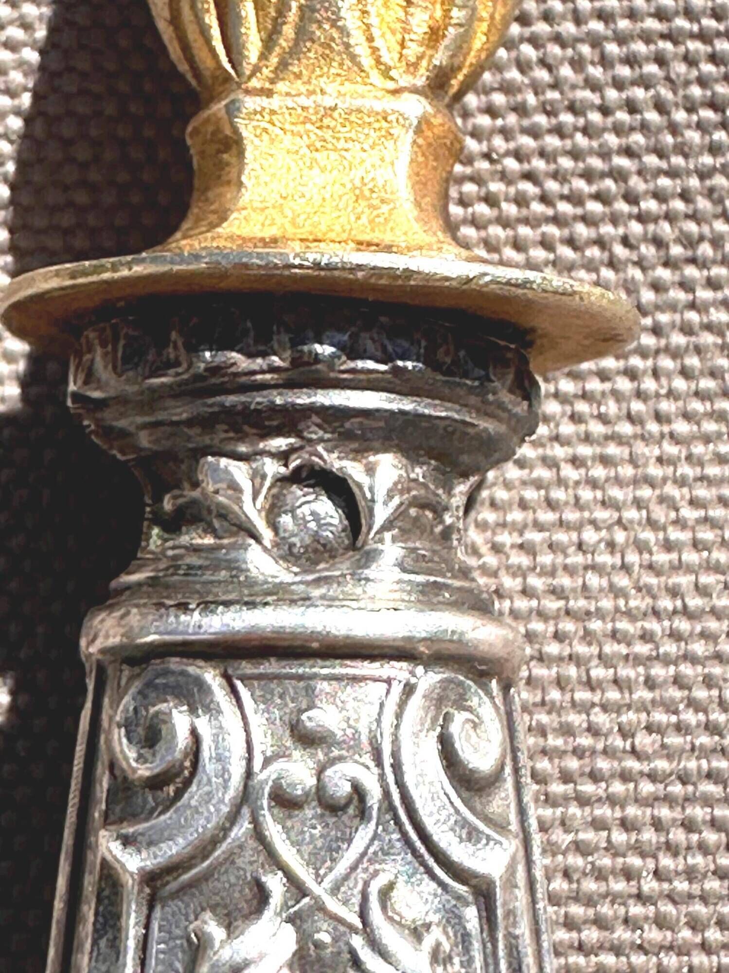 Silver cake server with gilded metal, pierced blade, 19th century.