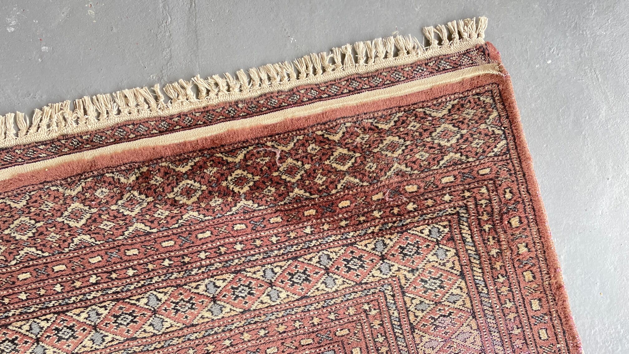 Oriental carpet pakistan 196cm x 126cm