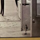 Photo of New York, Cat with rolling eyes in front of a shoe shine, 1960